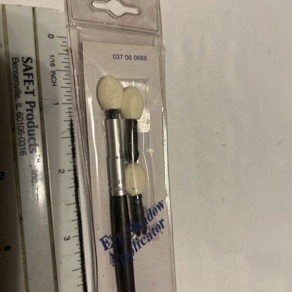 Targeted Placement Sponge Blending Eye Shadow Brush W/2 Extra Replacement Tips N - Picture 5 of 10